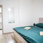 Cozy Main Square Ii With Breakfast Option Apartment