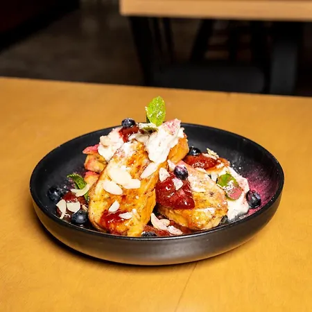 Cozy Main Square Ii With Breakfast *